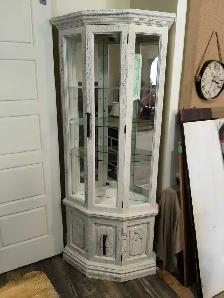 Curio display cabinet 240$