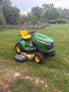 John Deere X570 Lawn Tractor