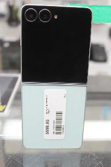 Samsung Galaxy Z Flip 7 - Photo 3