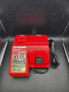MILWAUKEE M12 M18 CHARGER 48-59-1812