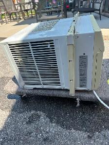 Danby 12000 BTU Air Conditioner - Photo 6