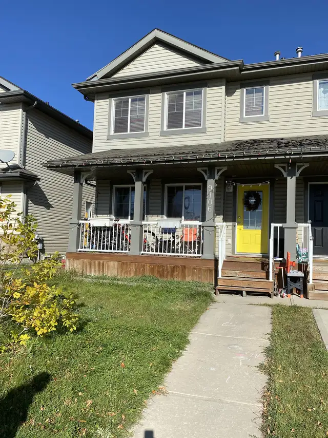 4 Bed 3.5 Bath Duplex in Cobblestone Available August 1st!
