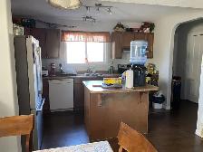 4 Bed 3.5 Bath Duplex in Cobblestone Available August 1st! - Photo 2
