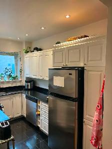 PET FRIENDLY! Bright & Spacious 2-Bedroom Apartment – 1,000  sq. - Photo 2