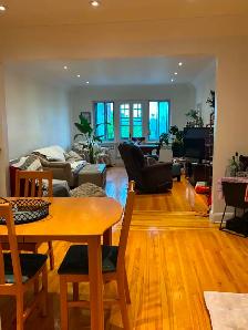 PET FRIENDLY! Bright & Spacious 2-Bedroom Apartment – 1,000  sq. - Photo 3