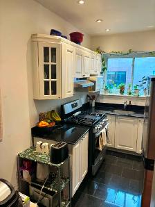PET FRIENDLY! Bright & Spacious 2-Bedroom Apartment – 1,000  sq. - Photo 4