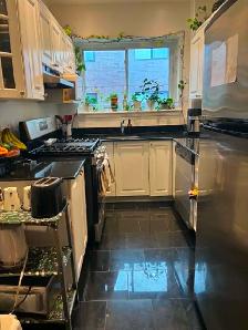 PET FRIENDLY! Bright & Spacious 2-Bedroom Apartment – 1,000  sq. - Photo 8