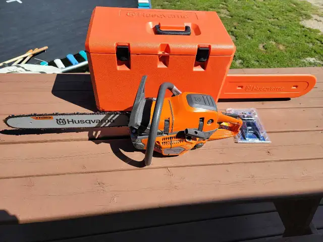 Husqvarna 550xp mark II chainsaw and case