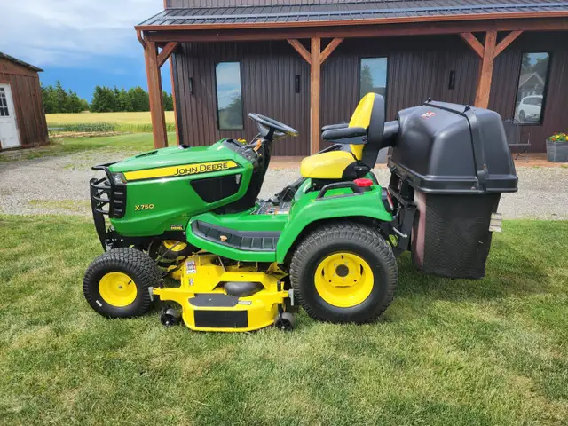 2016 John Deere x750 Diesel lawnmower with Power flow