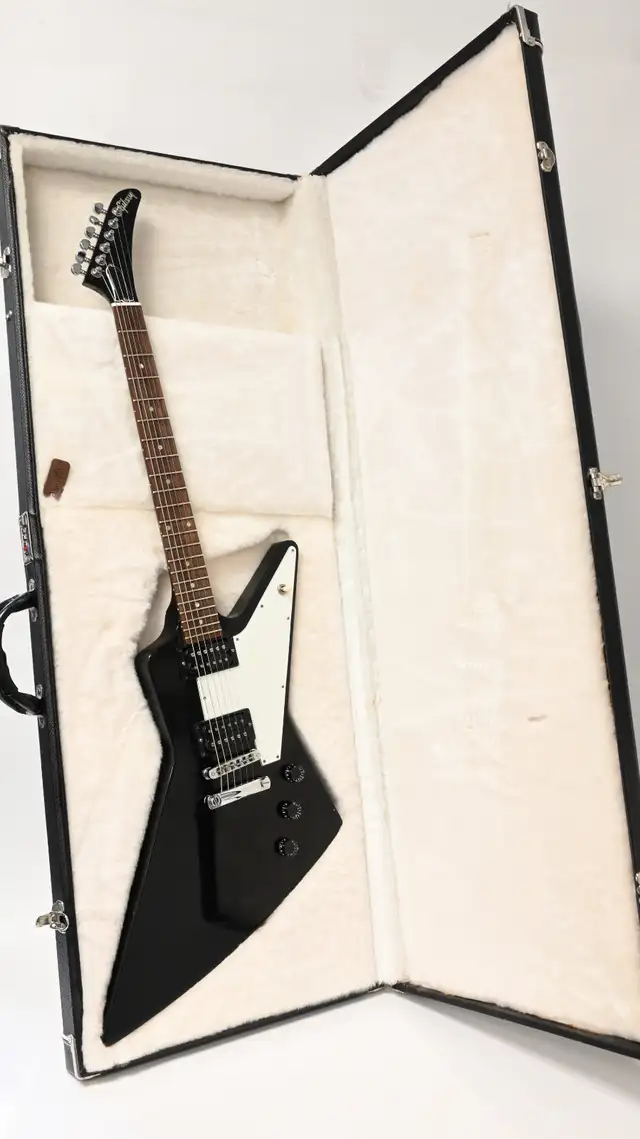 Gibson Explorer Ebony 2008 Gibson case USED in working condition