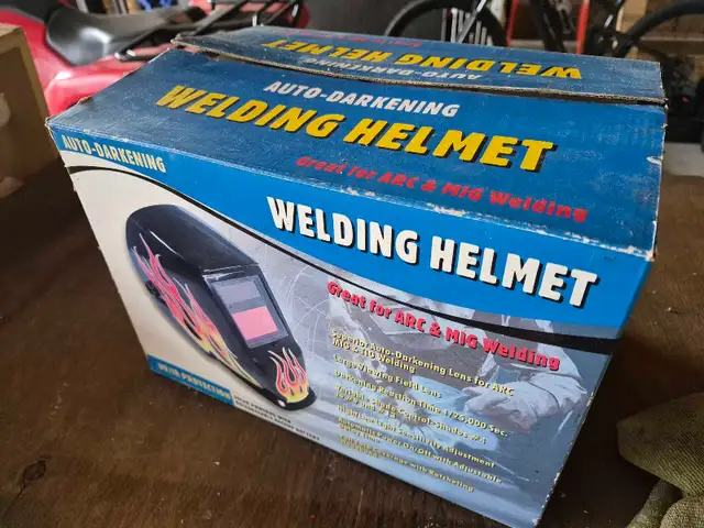 Auto-Darkening Welding Helmet