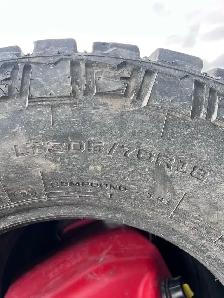 305/70/18R - Photo 2
