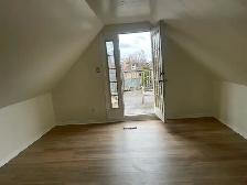 Private  room with patio deck| near Dufferin TTC | Full furnish - Photo 5