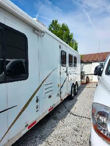 Horse trailer - Photo 9