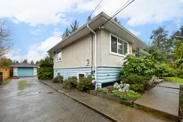 Pet Friendly Three (3) Bedroom Full House