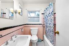 Pet Friendly Three (3) Bedroom Full House - Photo 3