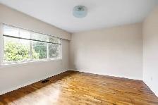 Pet Friendly Three (3) Bedroom Full House - Photo 4