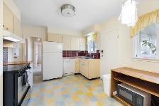 Pet Friendly Three (3) Bedroom Full House - Photo 7