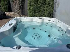 Coast Hot Tub - Photo 2