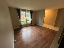 Cozy 3 bedroom townhouse close to schools - Photo 2