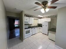Cozy 3 bedroom townhouse close to schools - Photo 3