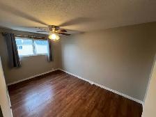 Cozy 3 bedroom townhouse close to schools - Photo 9