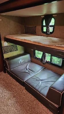 2017 Jayco Jayflight Triple Slide Trailer - Photo 9