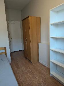 Bright ground fl room private washroom, parking @York University - Photo 5