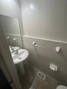 Bright ground fl room private washroom, parking @York University - Photo 6