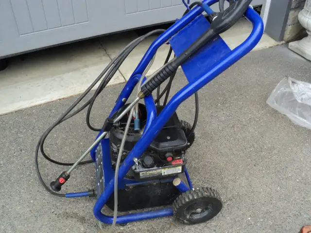 Briggs & Stratton Power Washer ~ Gas ~ Nice CLEAN UNIT w/ Wand