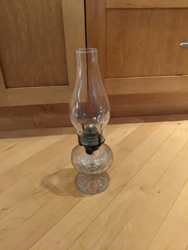 Gorgeous Zipper Pattern Oil Lamp Early 1900's