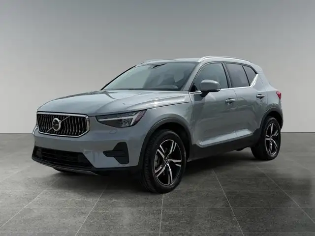 2025 Volvo XC40 Core Bright Theme