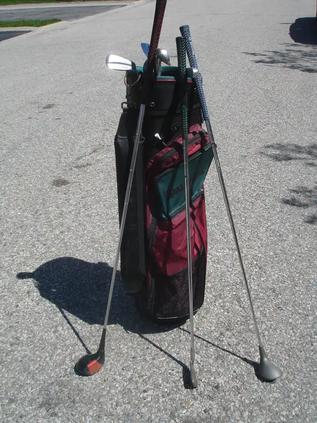 GOLF SEASON BEGINS SET OF 8 CLUBS & SPALDING CARRIER BAG $75.00!