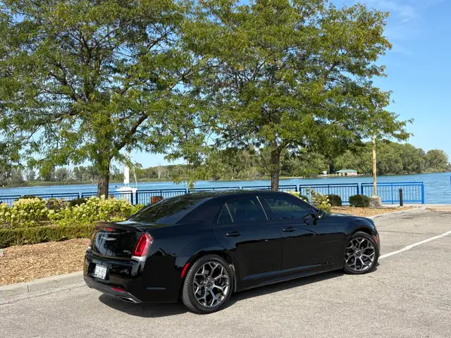 Chrysler 300S Gloss Black Exc Condition $16,900