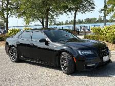 Chrysler 300S Gloss Black Exc Condition $16,900 - Photo 7