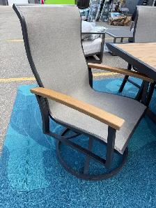 Outdoor patio dining table with 6 chairs - Photo 4