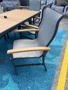 Outdoor patio dining table with 6 chairs - Photo 5
