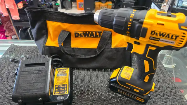 Dewalt 20V MAX Cordless Brushless Drill/Driver Kit