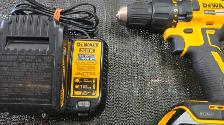 Dewalt 20V MAX Cordless Brushless Drill/Driver Kit - Photo 2