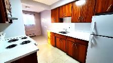 STUNNING 2 Bedroom with Balcony - PRIME LOCATION - - Photo 2
