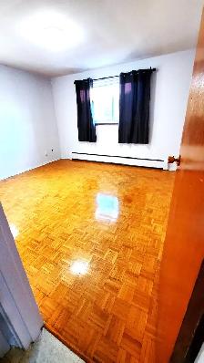 STUNNING 2 Bedroom with Balcony - PRIME LOCATION - - Photo 5
