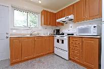A Beautiful Fully Furnished Unit for a single Professional - Photo 4