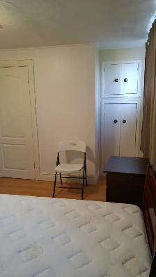 Spacious Room (private bathroom) - near Sheppard W. Subway - Photo 2