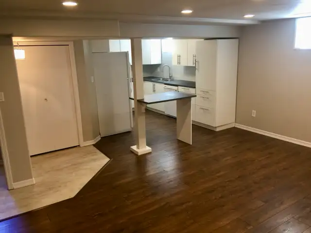Beautiful 2 Bedroom Basement Suite