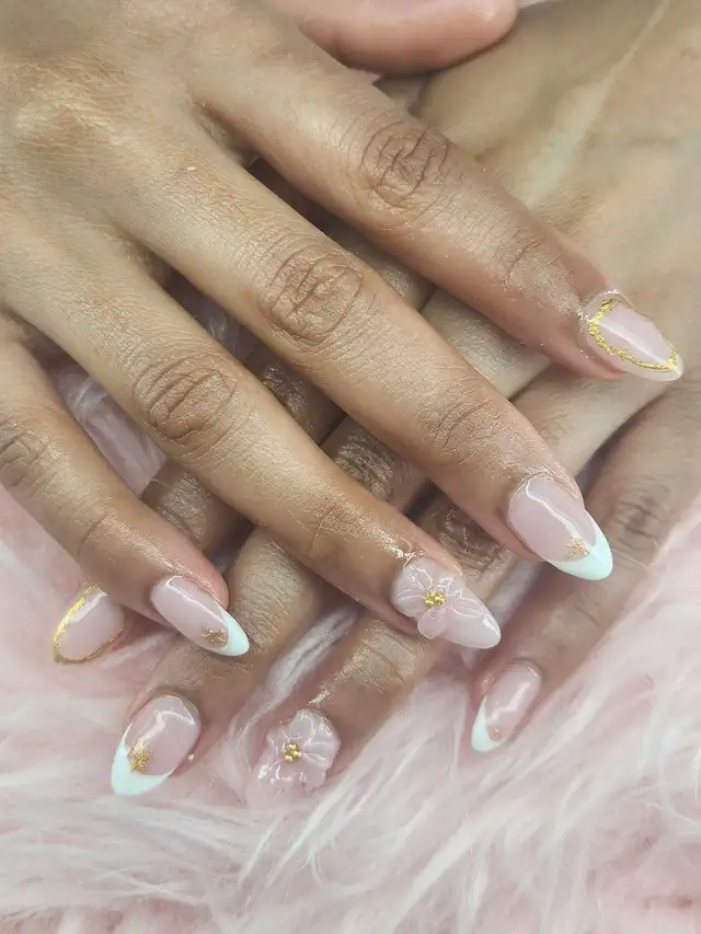 we're hiring lash technician and nail technician