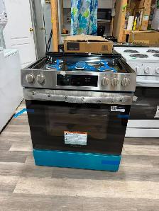 Stove - 30' Maytag 5.3 Cu. Ft. YMER6600FZ6 Electric Range
