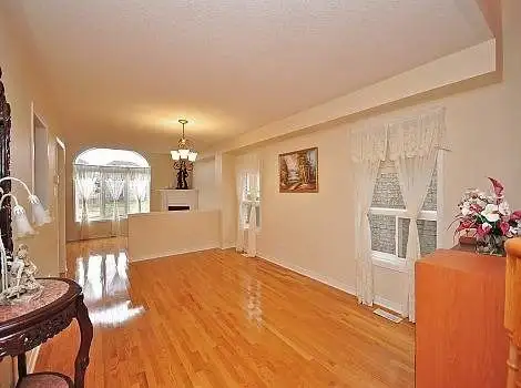 Detached House  for Rent