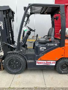 Doosan G25N-7 Warehouse Forklift