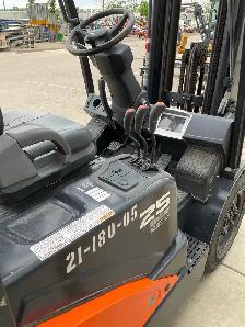 Doosan G25N-7 Warehouse Forklift - Photo 2