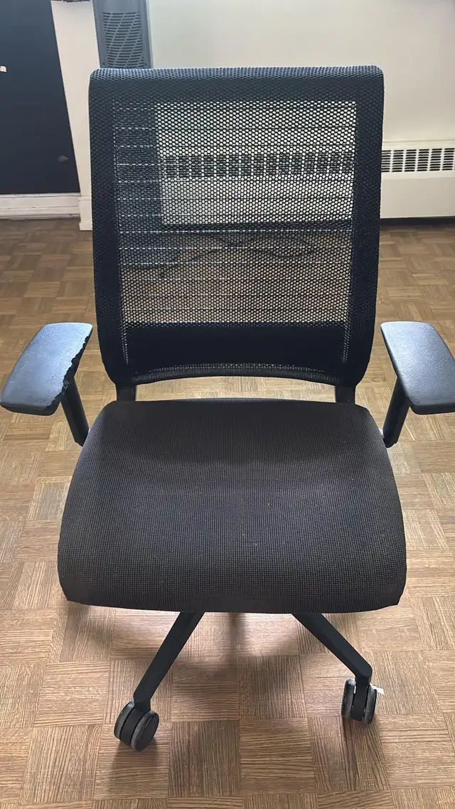 Black Mesh Office Chair / Desk Chair